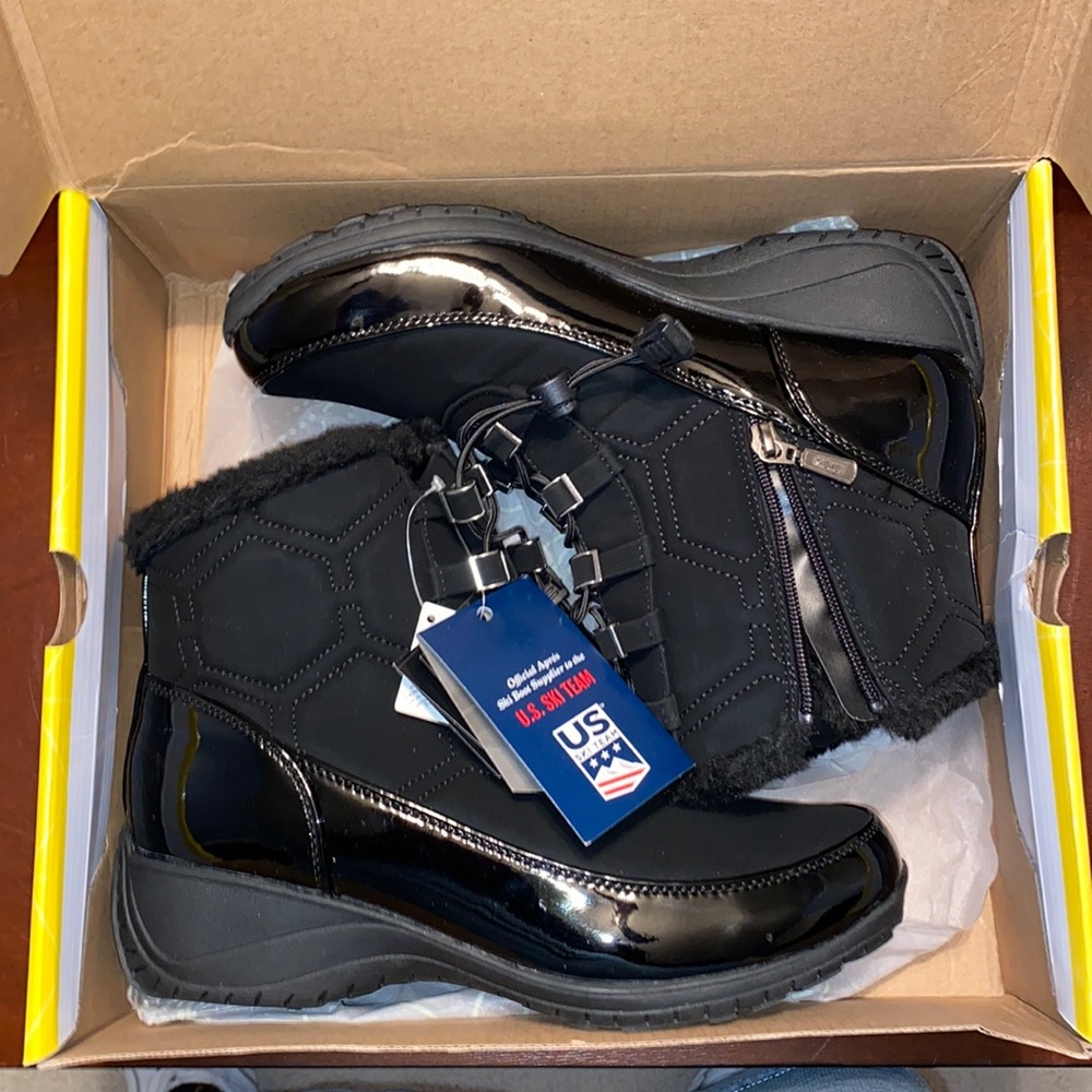 KHOMBU black ski boots with fur